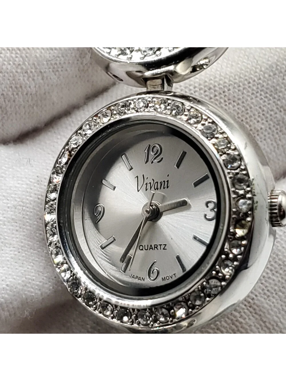 Vivani Rhinestone Quartz Womens Watch 24mm Silver Tone New Battery
